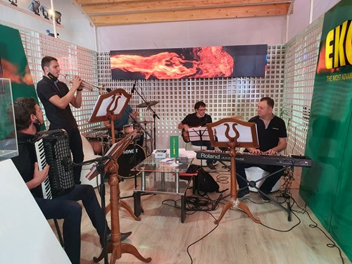 Gračanički Jazz bend „B-strana“ na svečanosti otvorenja „Kućni sajam Kovan 2020“
